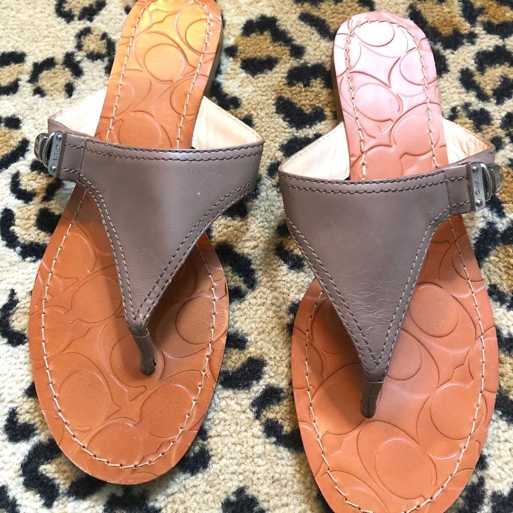 Coach  - Size 8  sandals in Taupe leather